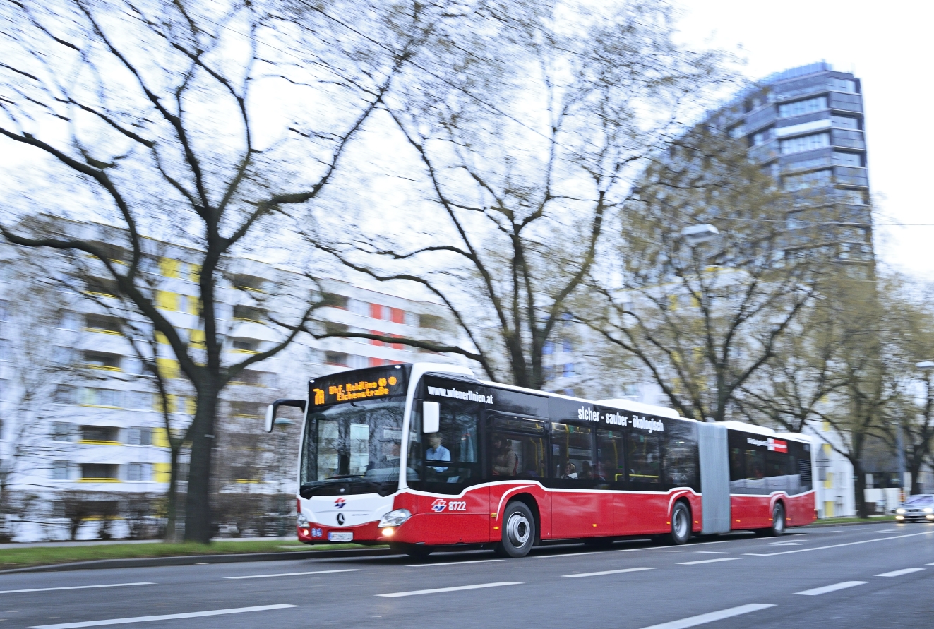 Seit 7. Jänner 2014 sind die neuen umweltfreundlichen CITARO Gelenkbusse des Herstellers Mercedes-Benz im Einsatz, im Bild auf der Linie 7A.