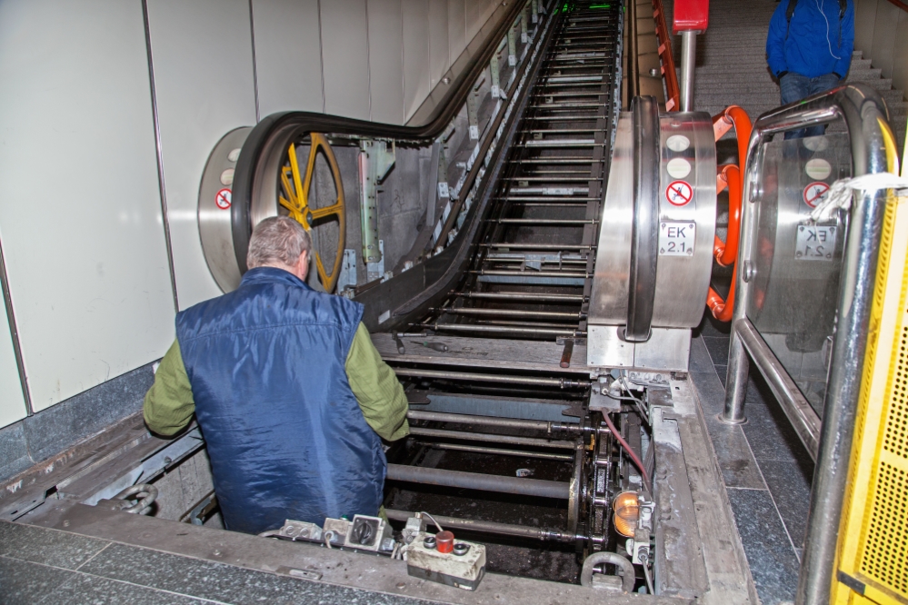 Rolltreppenservice in der U3 Station Enkplatz, Dezember 2014