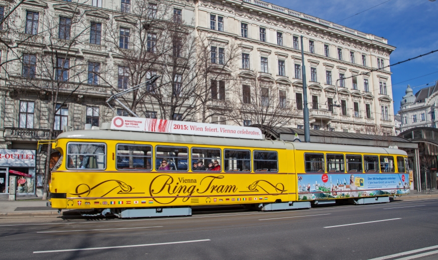 Vienna RingTram  Type E1 Station Stubentor, März 2015