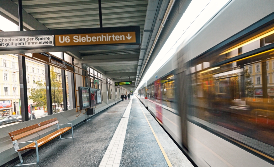 Station Thaliastaße, Bahnsteig wurde erneuert, Oktober 2015