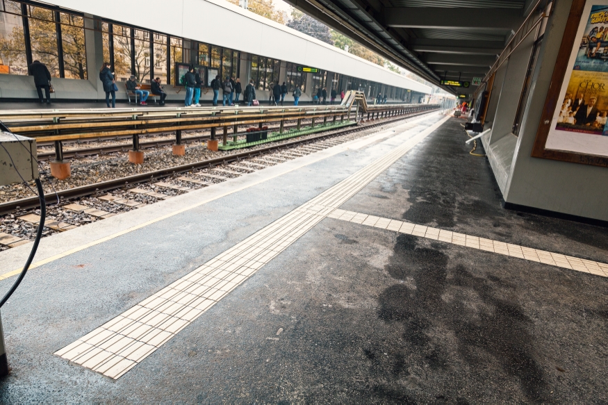 Station Thaliastaße, Bahnsteig wird erneuert, Oktober 2015