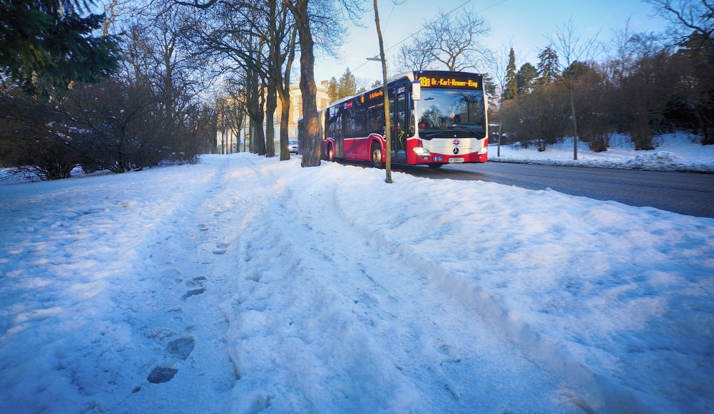 Autobus der Linie 48A im Bereich Baumgartner Höhe.