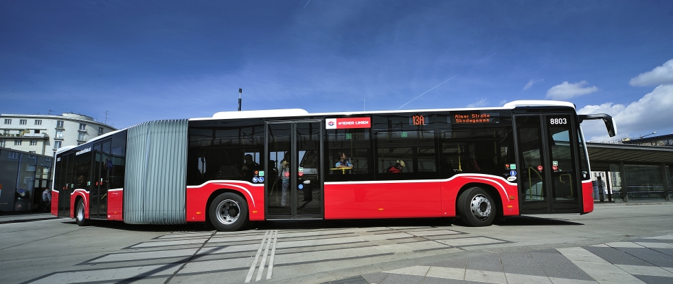 Auf der Linie 13A sind seit 11. April 2015 ausschließlich moderne Citaro Gelenkbussen im Einsatz.