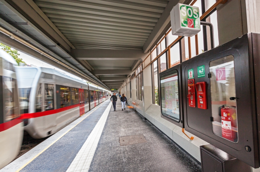 Station Thaliastaße, Bahnsteig wurde erneuert, Oktober 2015