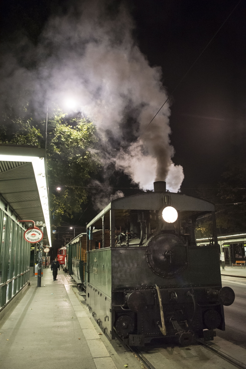 Probefahrt von historischen Fahrzeugen für Feier zu 150 Jahre Wiener Tramway auf der Ringstraße. Dampftramway beim Dr. Karl Renner Ring.