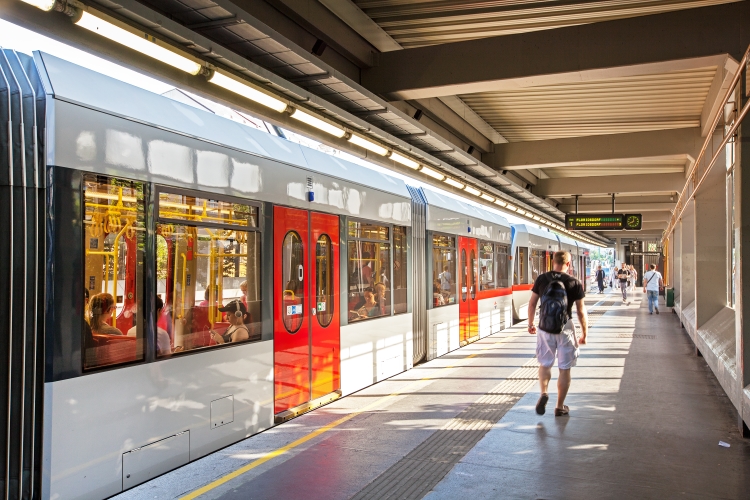 Station Thaliastaße mit T Garnitur am 3.Juni 2015