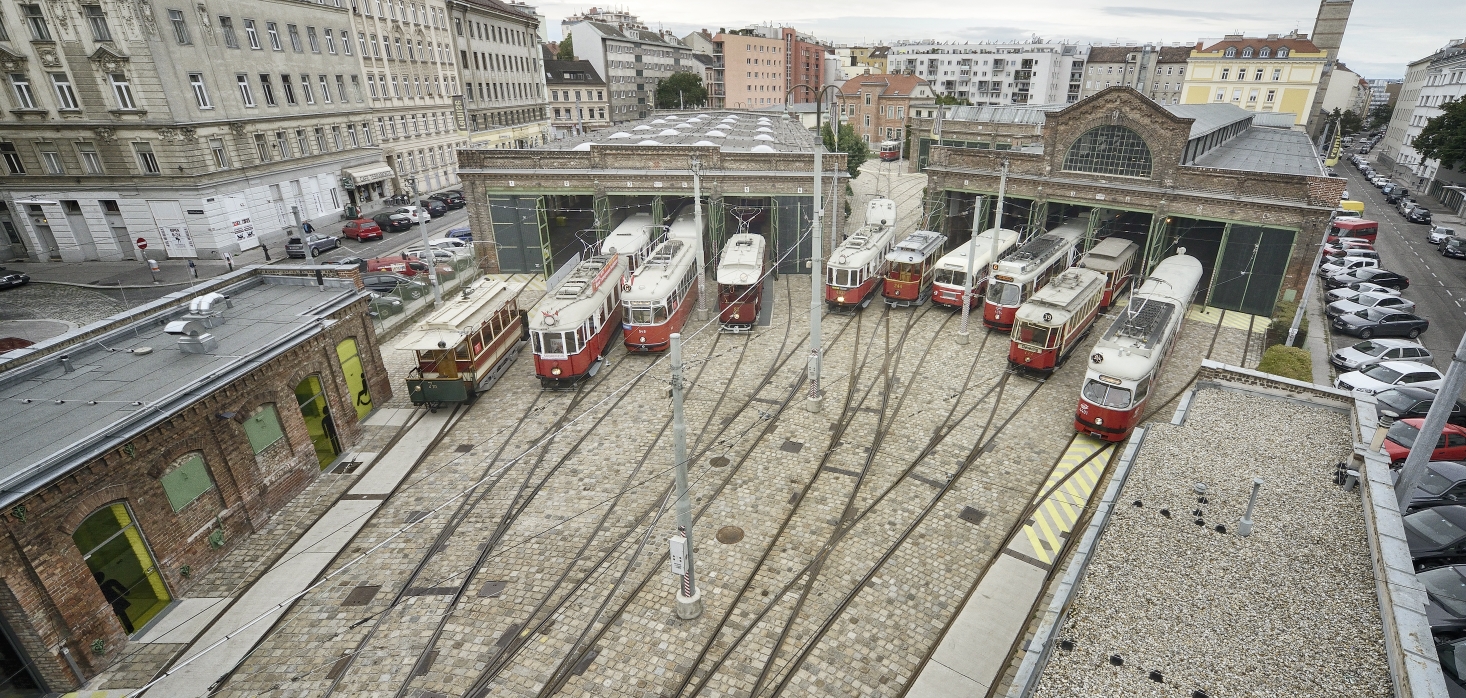 Einige der ausgestellten Fahrzeuge des Verkehrsmuseums der Wiener Linien.