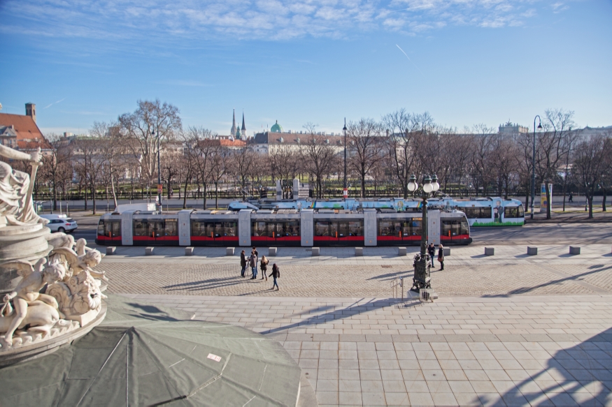 Linie D am Dr Karl Renner Ring Fahrtrichtung Hauptbahnhof