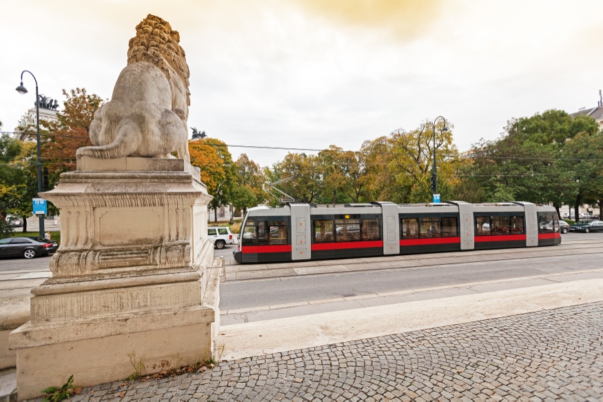 Linie 46 mit der Type A1 Schmerlingplatz, Oktober 2015