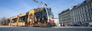 Die diesjährige, eigens für den Lifeball bebrandete ULF Straßenbahn.