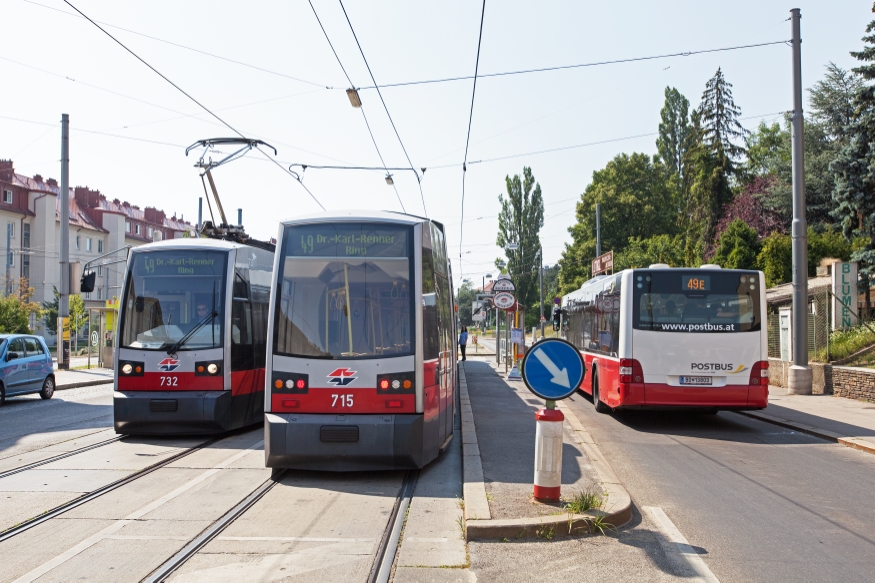 Linie 49 und Bus 49E in Baumgarten, Juli 15