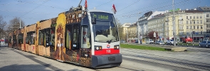 Die diesjährige, eigens für den Lifeball bebrandete ULF Straßenbahn.