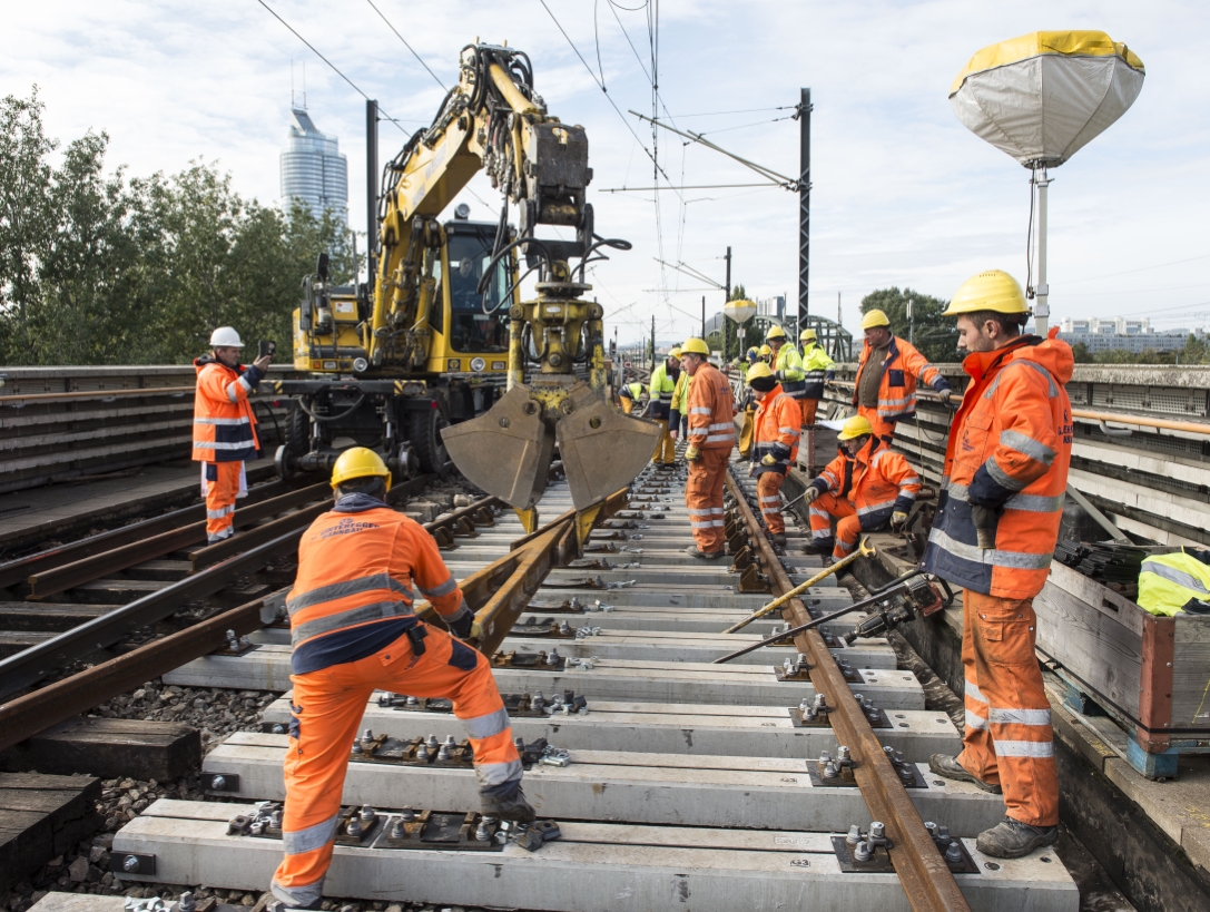 Erneuerung einer Weichenanlage auf der U6 zwischen Handelskai und Neue Donau.