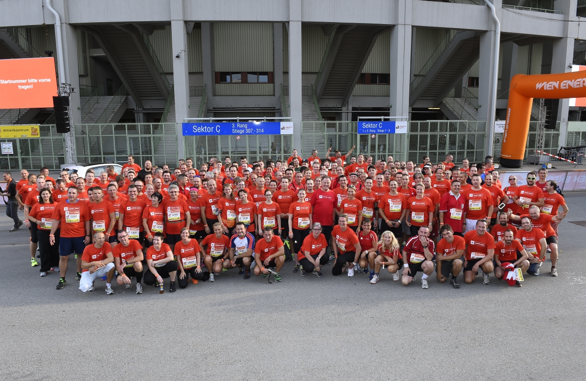 Mehr als 300 MitarbeiterInnen der  Wiener Linien nahmen am Business-Run 2015 rund um das Wiener Ernst Happel Stadion teil.