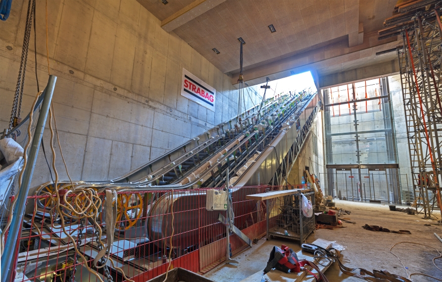 U-Bahn Bau Bereich Troststraße, Favoritenstraße, Stationsbauwerk und Rolltreppen, August 2015