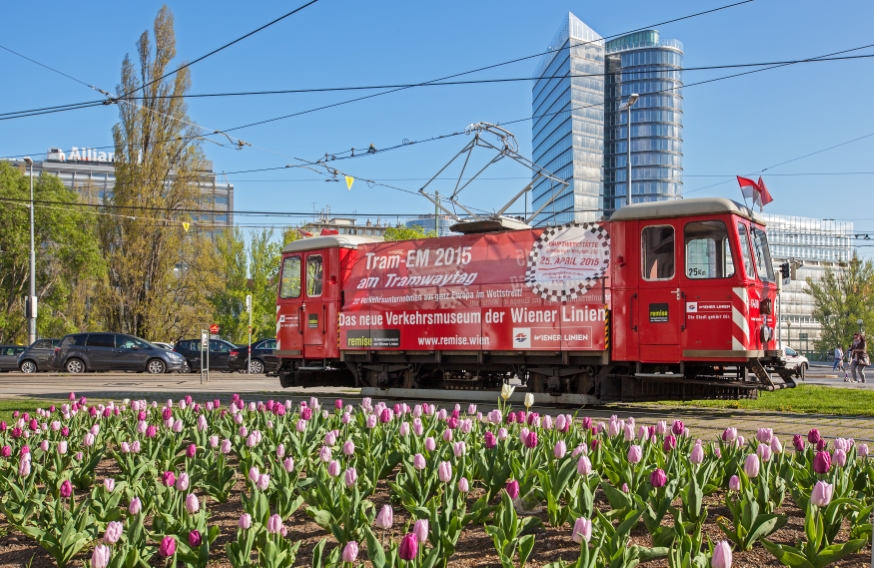 Der GP 6408 als Werbewagen für den Tramwaytag 2015 JuliusRaabPlatz, Urania, April 2015