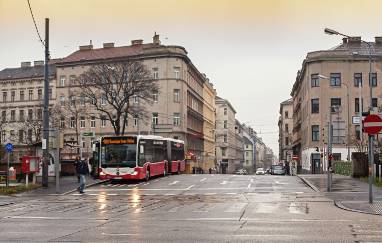 Bus Linie 48a Station Koppstraße-Thaliastraße U6, Dezember 2015