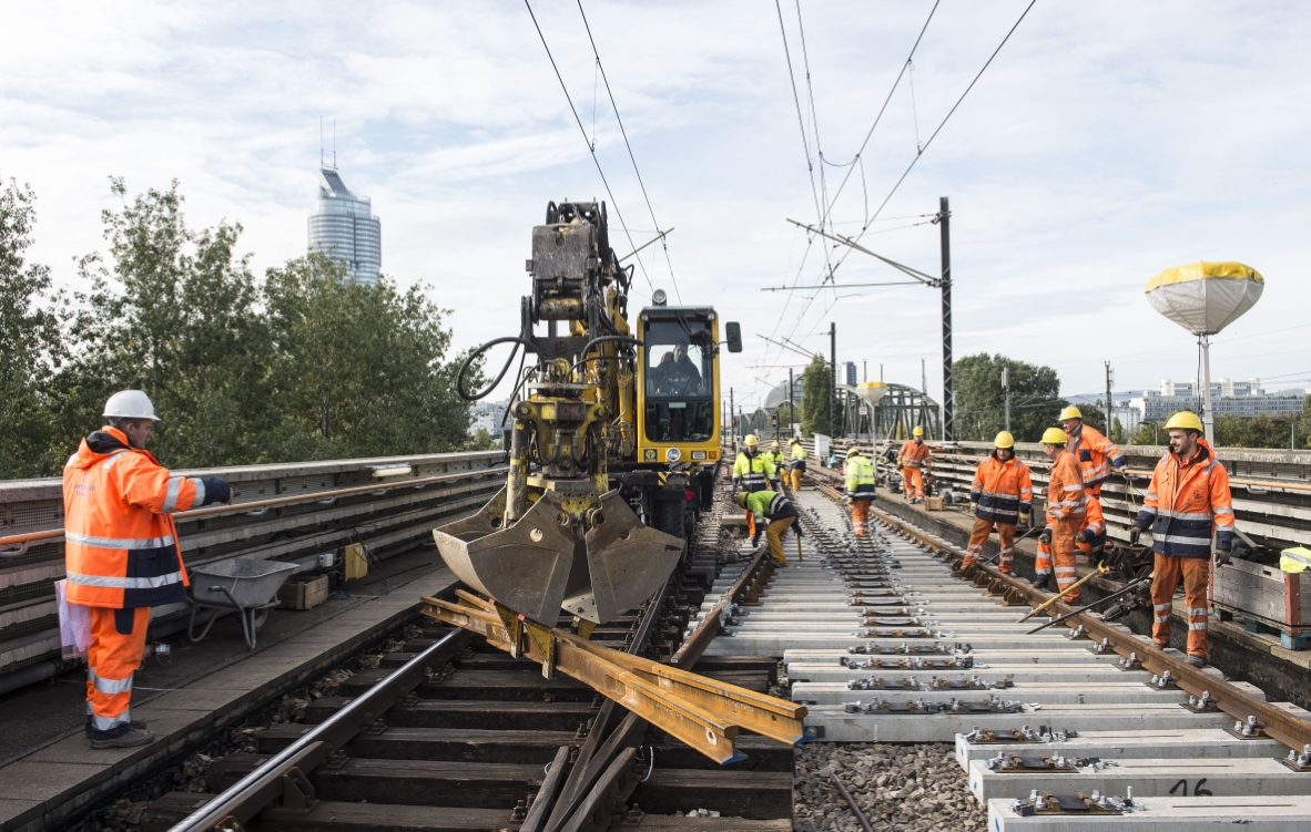 Erneuerung einer Weichenanlage auf der U6 zwischen Handelskai und Neue Donau.