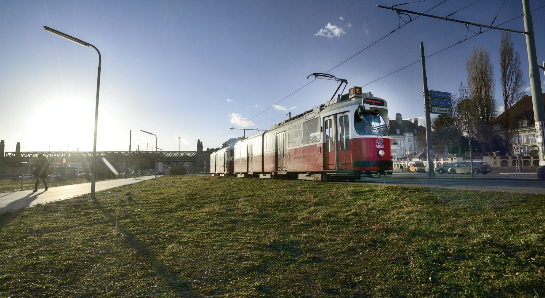 Straßenbahn der Linie 18 im Bereich Margaretengürtel