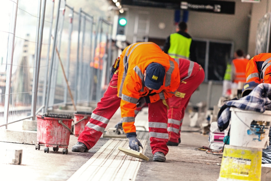 Station Thaliastaße, Bahnsteig wird erneuert, Oktober 2015