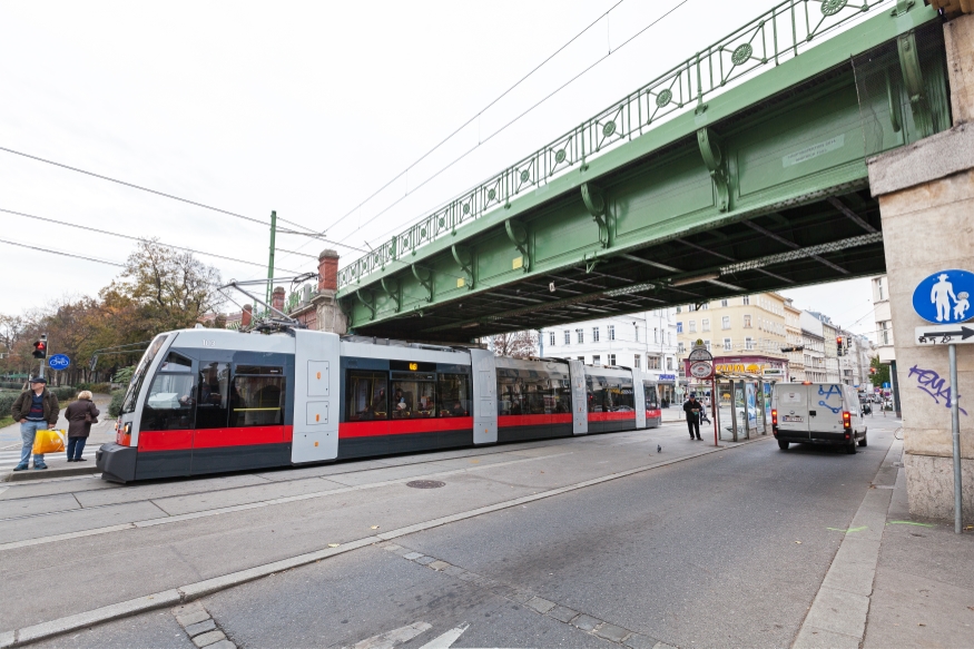 Linie 46 mit der Type A1 Staton Thaliastraße U6, Oktober 2015