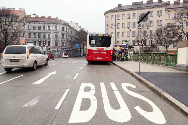 Bus Linie 48a Station Koppstraße-Thaliastraße U6, Dezember 2015