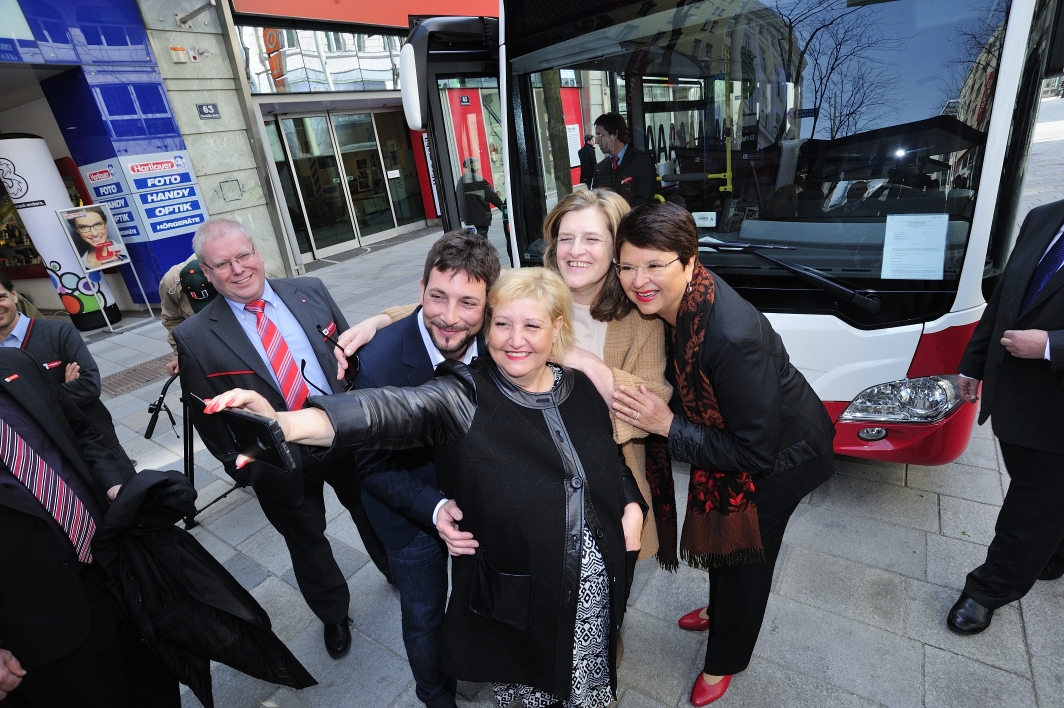 Ab 11. April 2015 sind die neuen umweltfreundlichen CITARO Gelenkbusse des Herstellers Mercedes-Benz auch auf der Linie 13A im Einsatz.