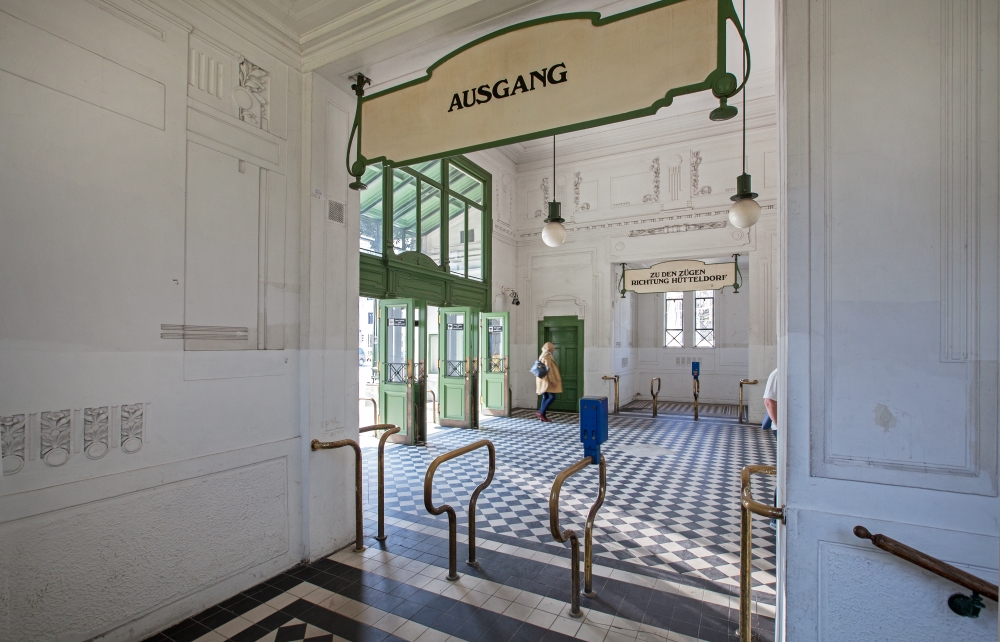 U-Bahn Station Stadtpark der U4 , Eingangsbereich, April 2015