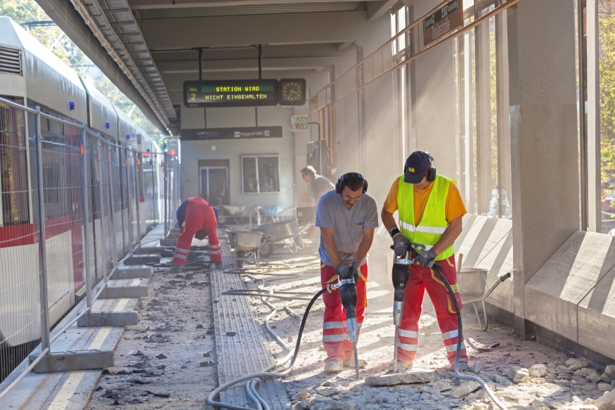 Station Thaliastaße, Bahnsteig wird erneuert, September 2015