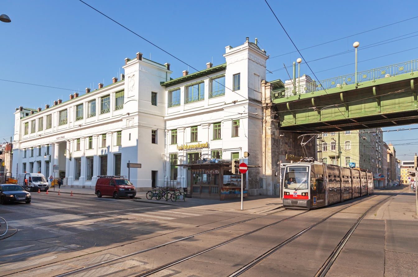 Linie 43 mit Ulf Type B bei der U6 Station Alserstraße, Gürtel, August 2015