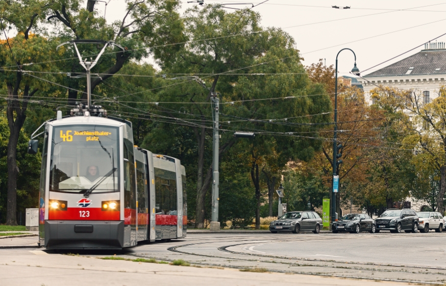 Linie 46 mit der Type A1 Schmerlingplatz, Oktober 2015