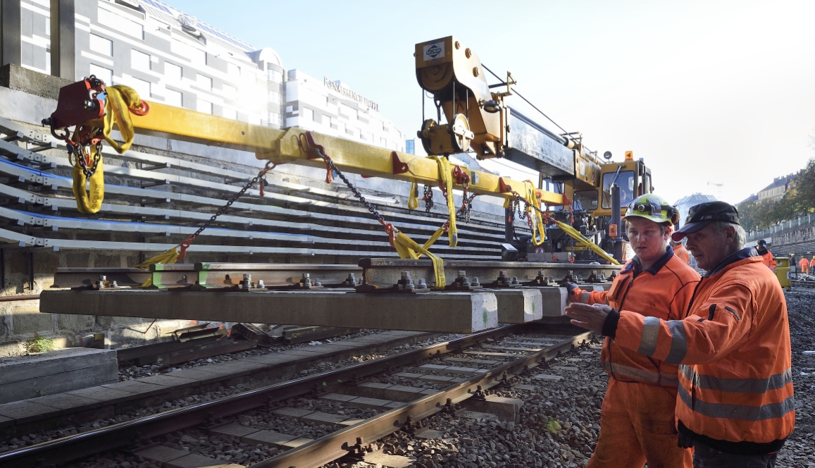 Arbeiten an den Gleisen der Strecke U4 zwischen Längenfeldgasse und Schönbrunn. Weicheneinbau nahe der Station Meidling Hauptstraße.