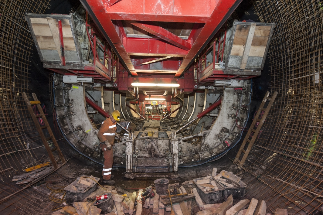 Bauarbeiten zur Verlängerung der Linie U1 nach Oberlaa im Bereich Verteilerkreis Favoriten. Schalwagen in der Tunnelröhre.