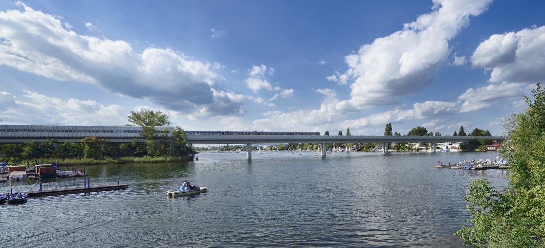 Zug der Linie U1 auf der Brücke über die Alte Donau.