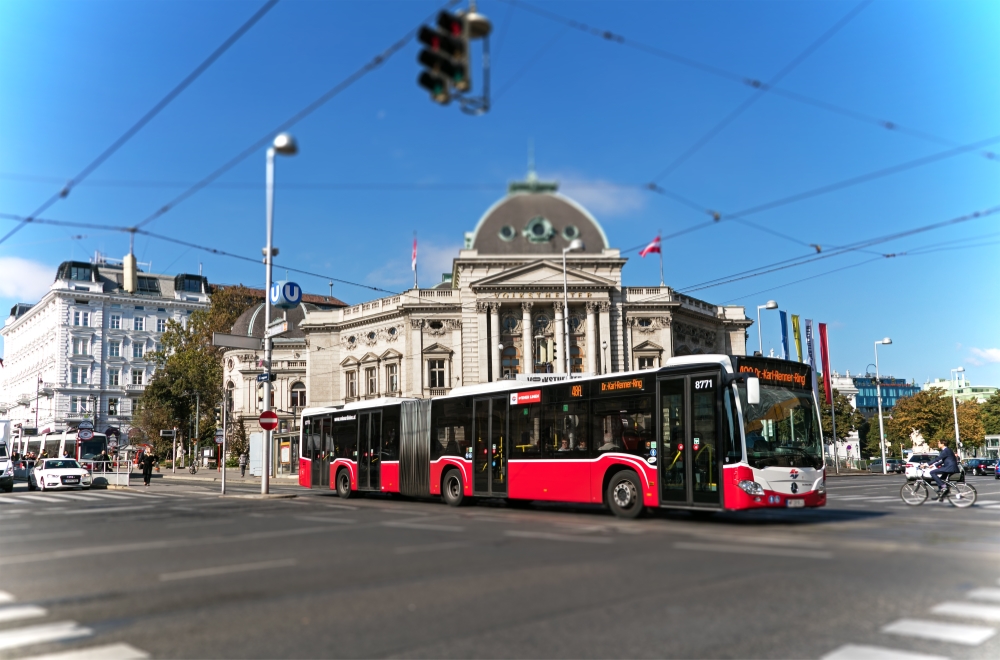 Bus Linie 48A Volkstheater Richtung Ring Bellaria fahrend