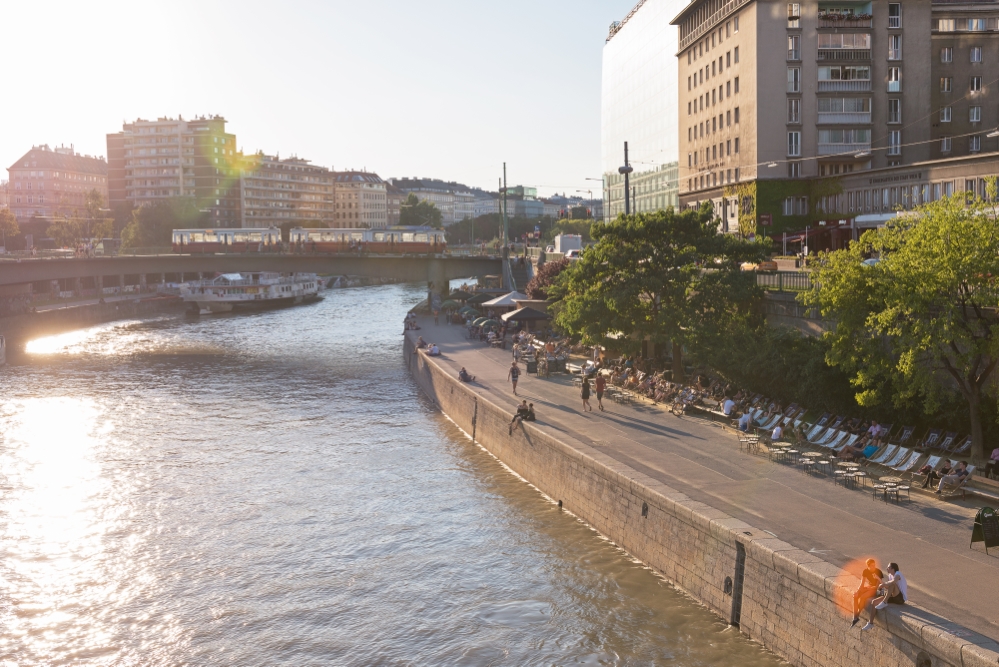 Linie 2 Type E2-c5 Marienbrücke, Donaukanal, August 2016