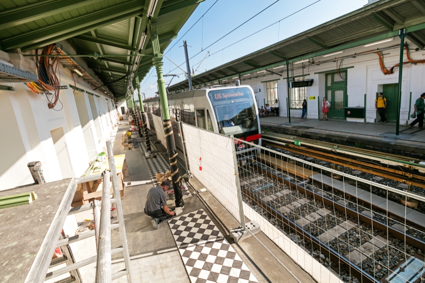 U6 Station Währingerstraße steht vor der Fertigstellung, Fliesen werden gelegt, August 2016