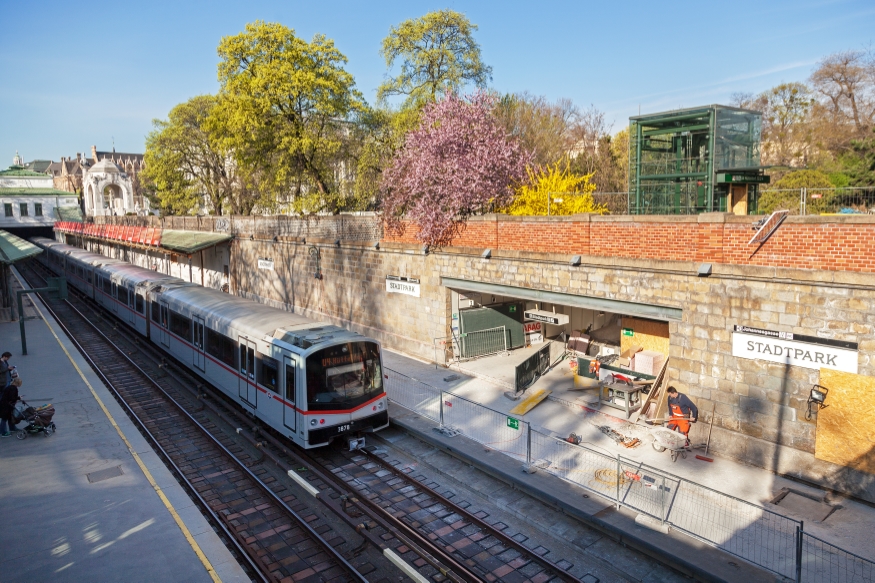 U4 Station Stadtpark mit V-Zug, März 2016