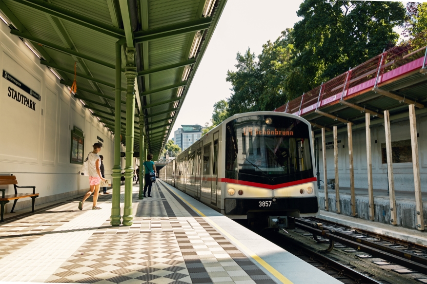 U4 Station Stadtpark, jetzt wird der Bahnsteig Richtung Heiligenstadt saniert, 18.Juli 2016