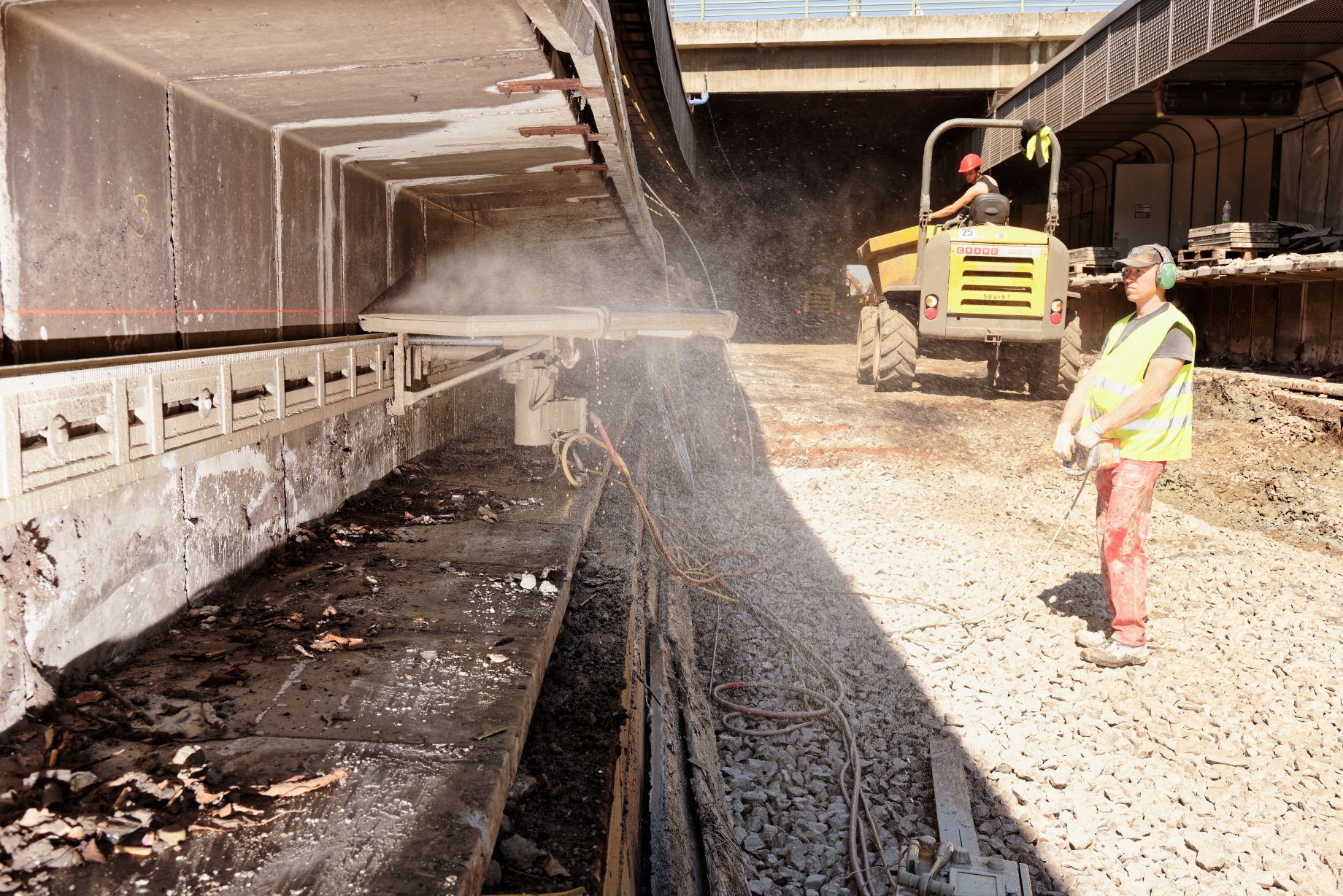 Betonschneidearbeiten im Bereich der Ubahn Station Hietzing