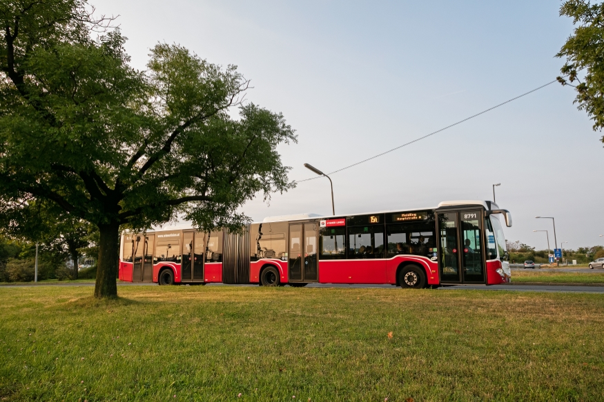 Neue Mercedes Busse auf der Linie 15a, Altes Landgut, September 2016