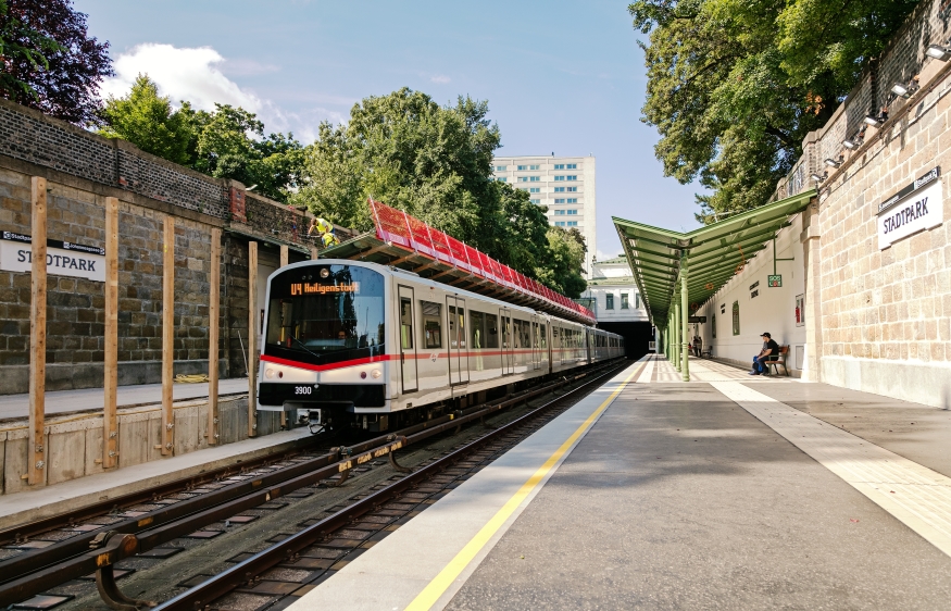 U4 Station Stadtpark, jetzt wird der Bahnsteig Richtung Heiligenstadt saniert, 18.Juli 2016