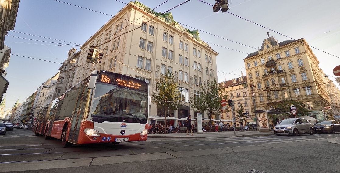 Autobus der Linie 13 A am Siebsternplatz.