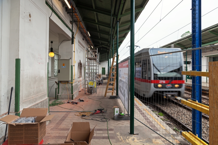 U6 Station Währingerstraße, T-Zug Richtung Siebenhirten, April 2016