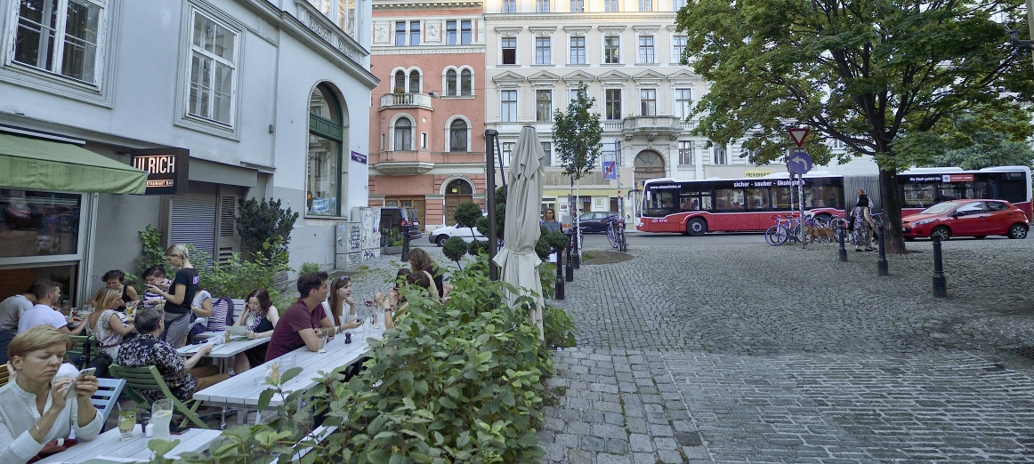 Autobus der Linie 48A in der Burggasse.