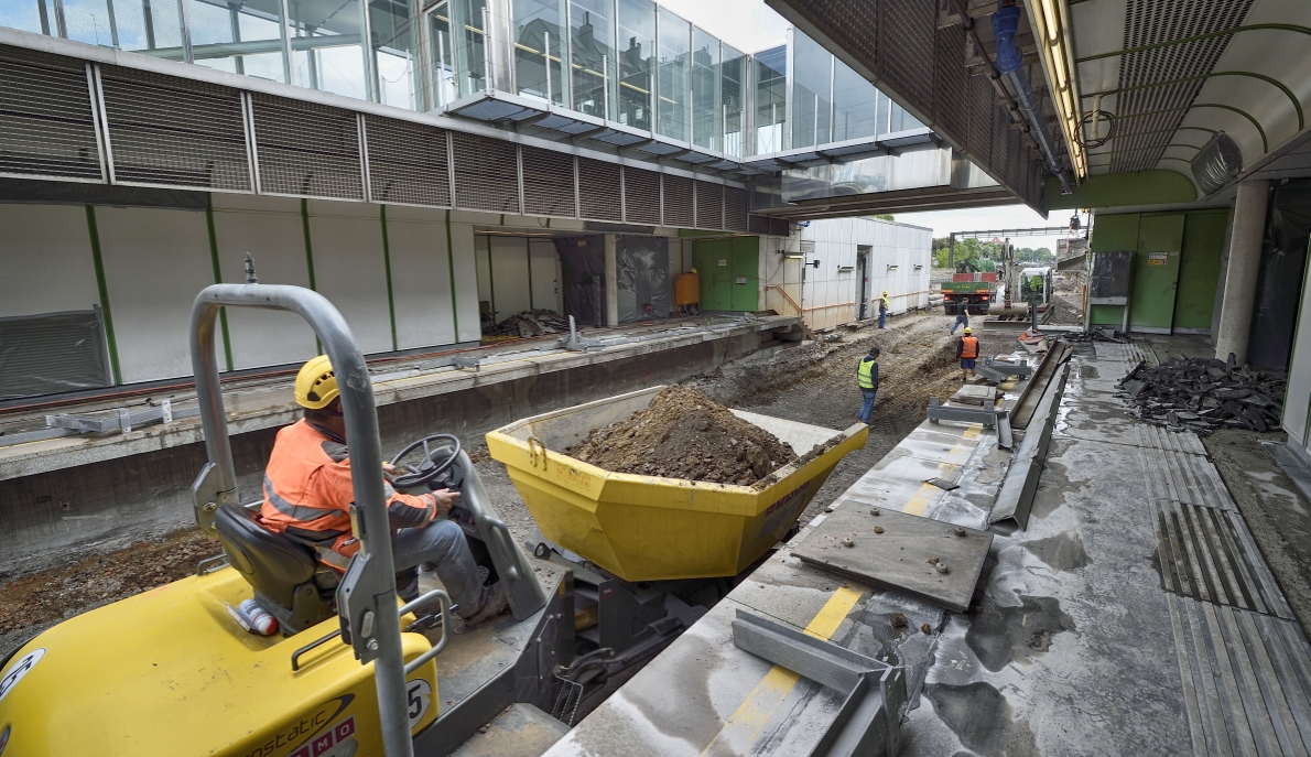 Fortschritt der Sanierungsmaßnahmen im Bereich der Station Braunschweiggasse.