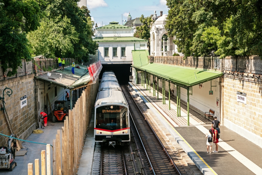 U4 Station Stadtpark, jetzt wird das Dach und der Bahnsteig Richtung Heiligenstadt saniert, 18.Juli 2016