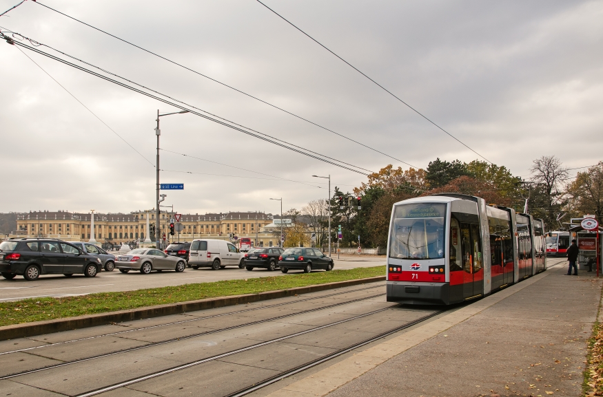 Linie 10 mit der Type A1, Schloß Schönbrunn,  Hadikgasse