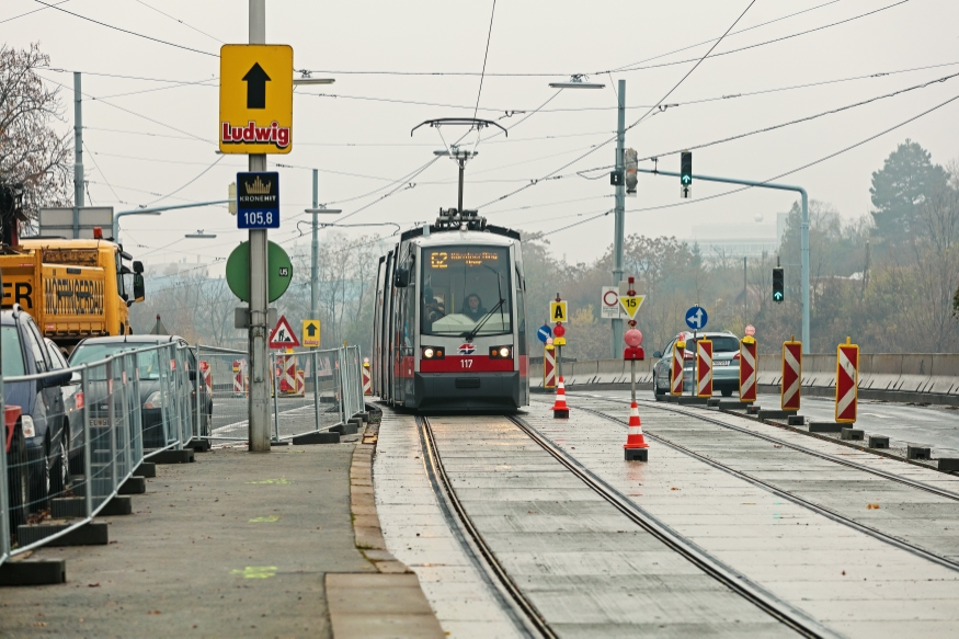 Linie 62  Breitenfurterstraße, Wienerbergbrücke