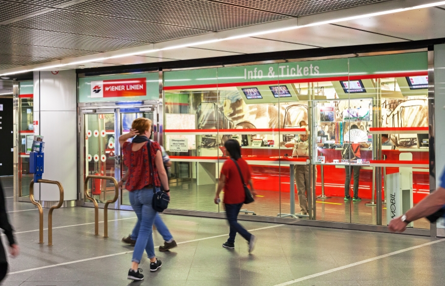 Infostelle am Stephansplatz in der U-Bahn Passage, Juni 2016